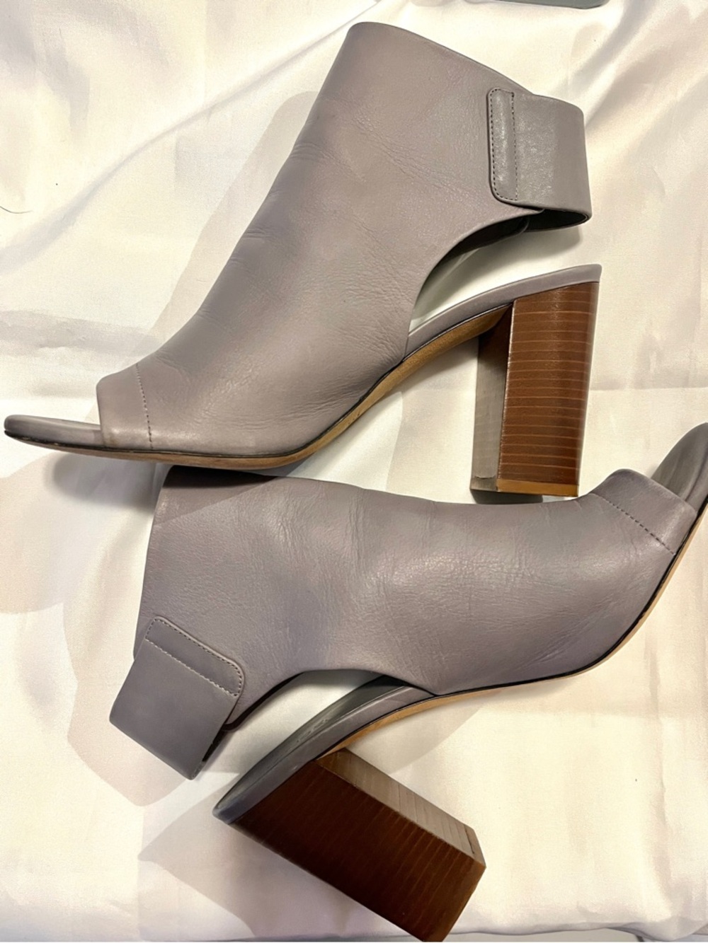 VINCE Faye Ankle Booties Gray Leather Women's SZ 9M Italian Open Toe Open Heel
